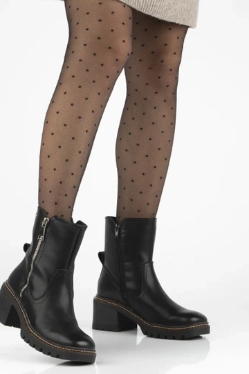 Botins pretos de couro natural com salto Brenda