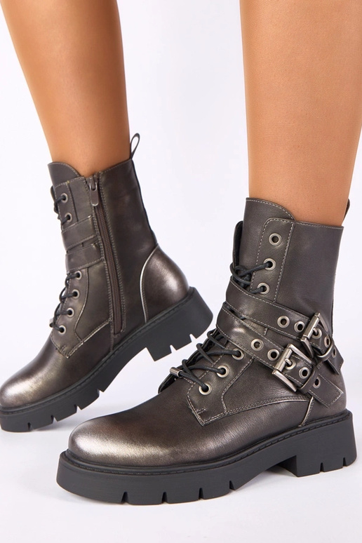 Botins metálicos em plataforma com fivelas decorativas Ruthy