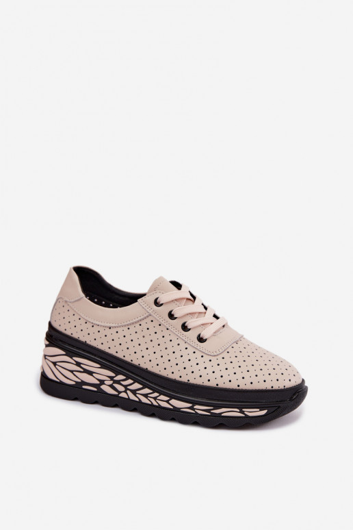 Sapatos femininos de cor areia com elementos vazados e plataforma Morra