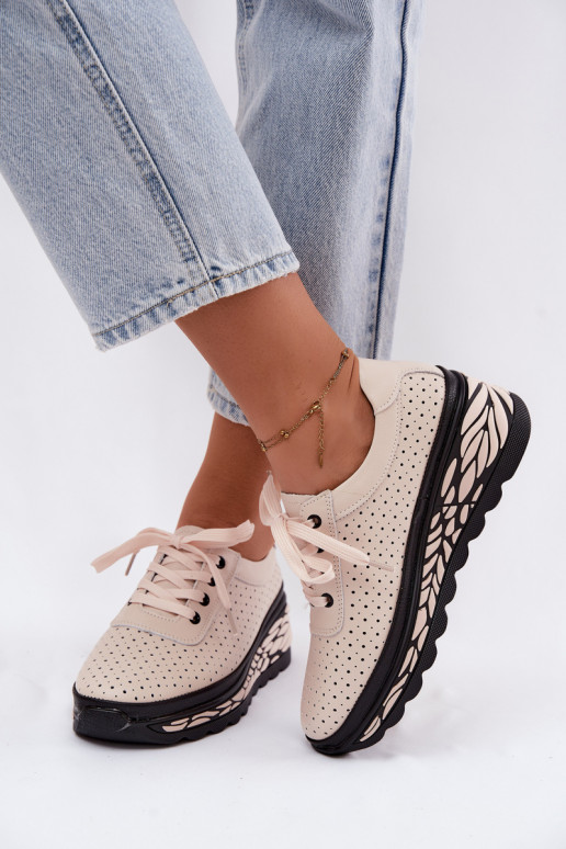 Sapatos femininos de cor areia com elementos vazados e plataforma Morra