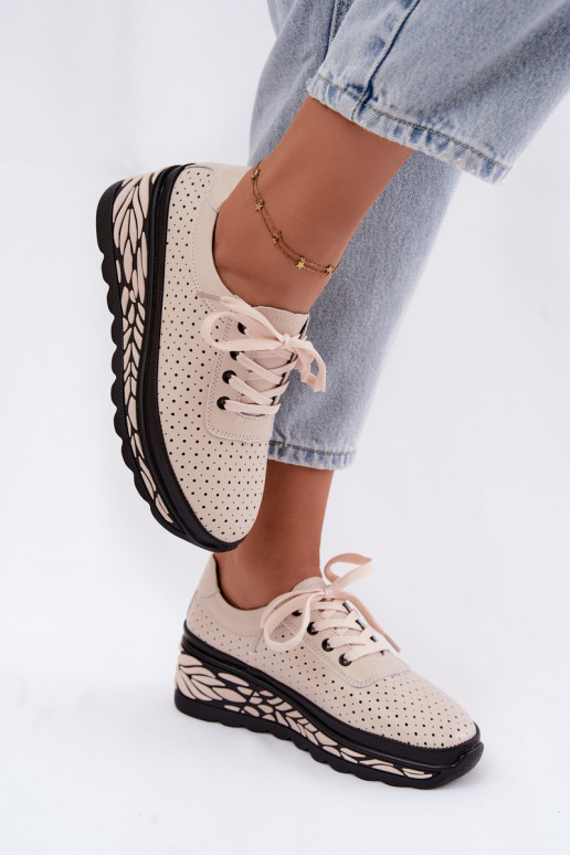 Sapatos femininos de cor areia com elementos vazados e plataforma Morra