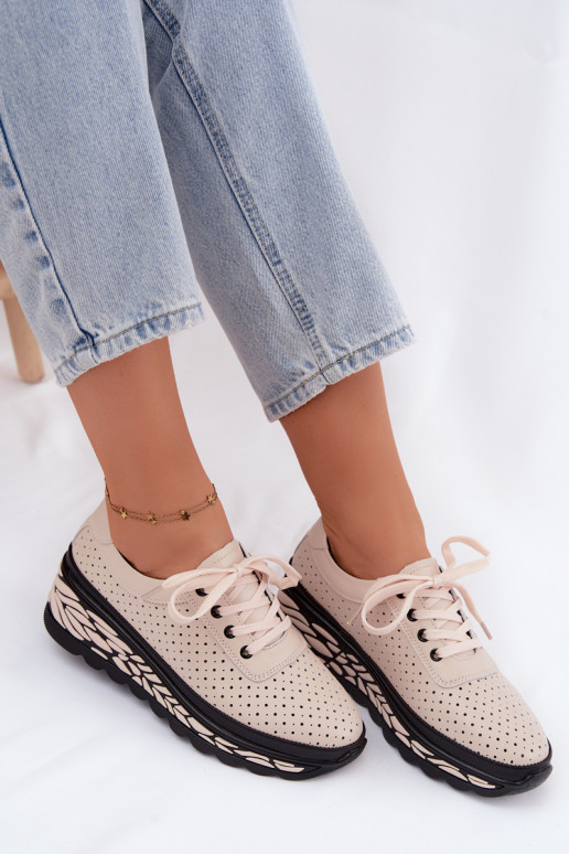 Sapatos femininos de cor areia com elementos vazados e plataforma Morra