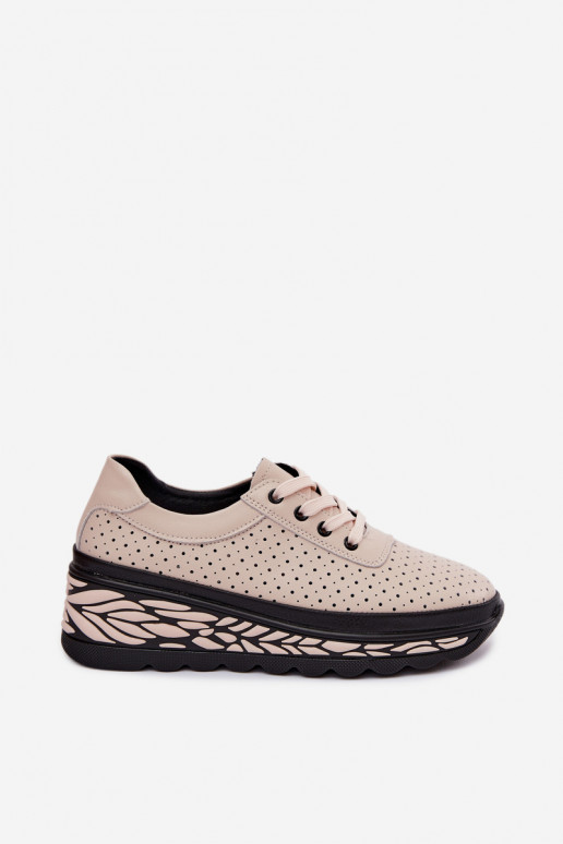 Sapatos femininos de cor areia com elementos vazados e plataforma Morra