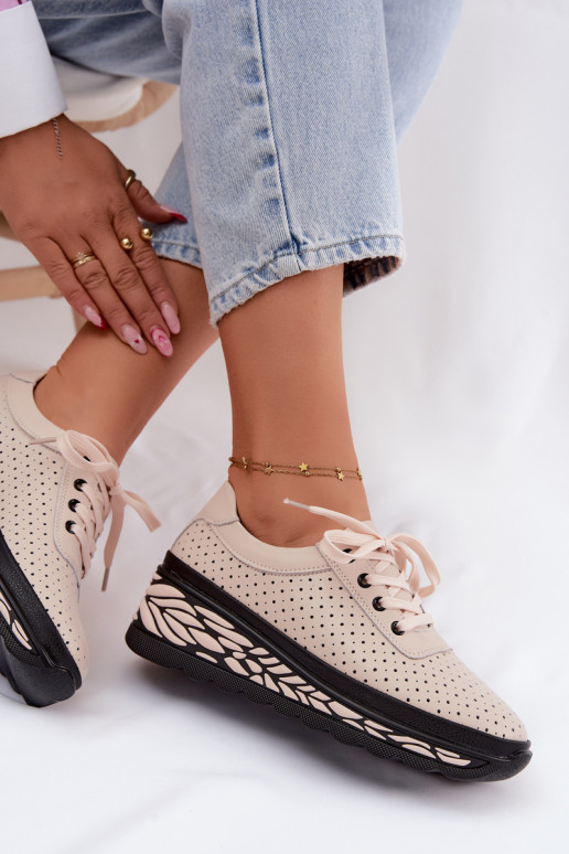 Sapatos femininos de cor areia com elementos vazados e plataforma Morra