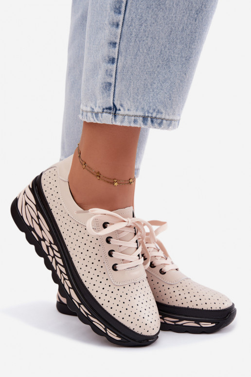 Sapatos femininos de cor areia com elementos vazados e plataforma Morra