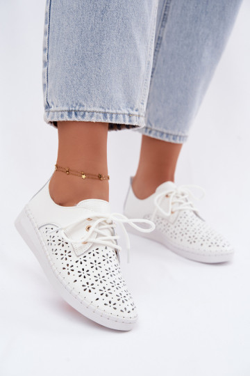 Sapatos brancos femininos com elementos vazados Softie