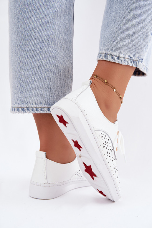 Sapatos brancos femininos com elementos vazados Softie