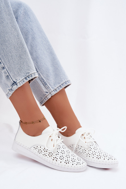 Sapatos brancos femininos com elementos vazados Softie