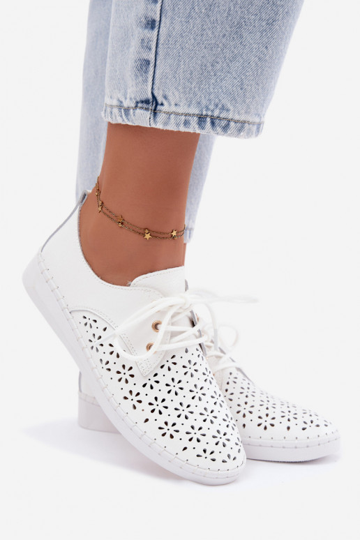 Sapatos brancos femininos com elementos vazados Softie