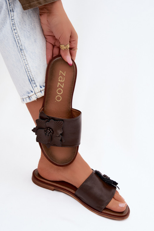 Chinelos de couro para mulheres com ornamentos Zazoo 40477 na cor chocolate