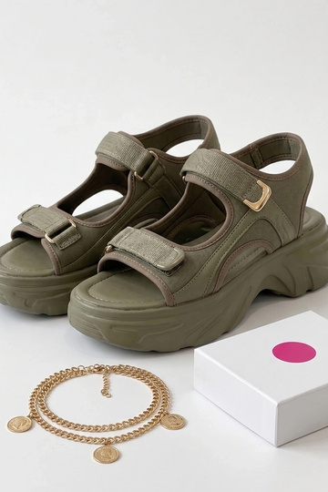Sandálias verdes em sola grossa Abigail