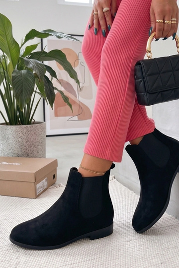 Botins pretos com cano elástico Cinzia