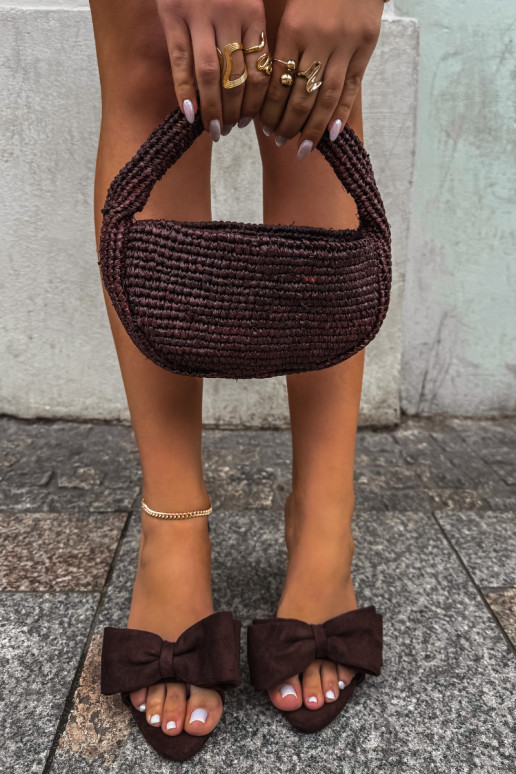 Chinelos femininos com saltos finos e laços em camurça sintética chocolate Tai turignolia