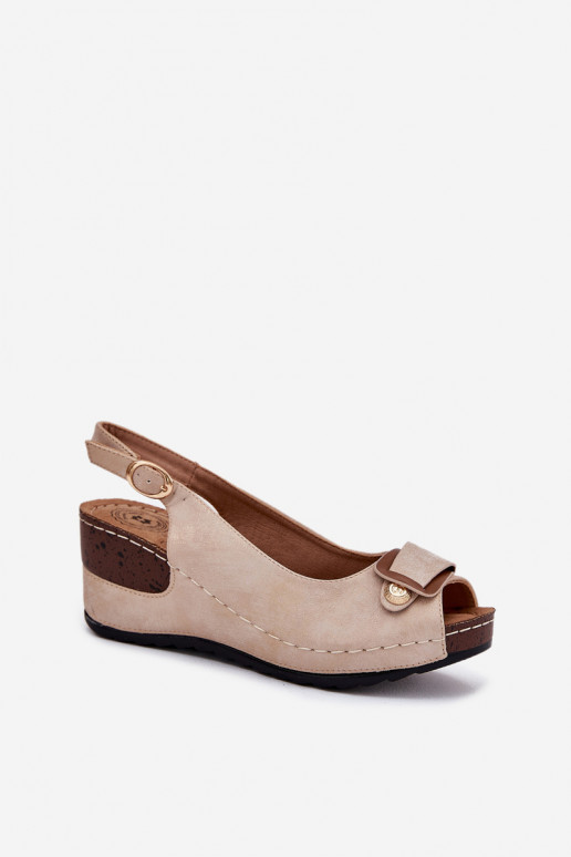 Sandálias leves de plataforma areia e ouro Comfort Shoes Efravia