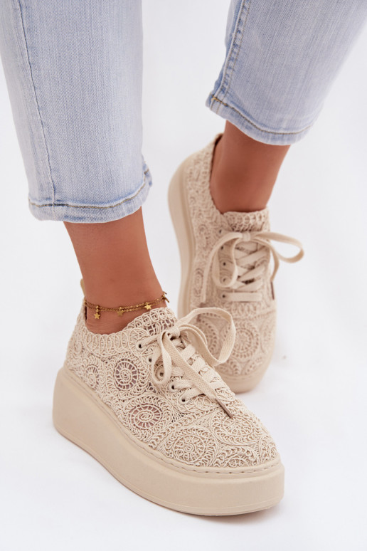 Sapatos casuais bege com plataforma e motivos de renda Evalora