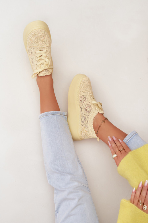 Sapatos casuais amarelos com plataforma e motivos de renda Evalora