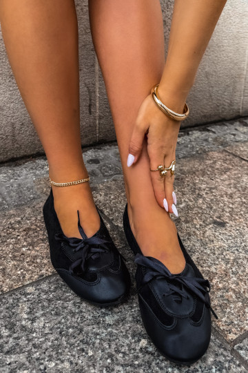 Bailarinas esportivas pretas com detalhes elegantes Peonia