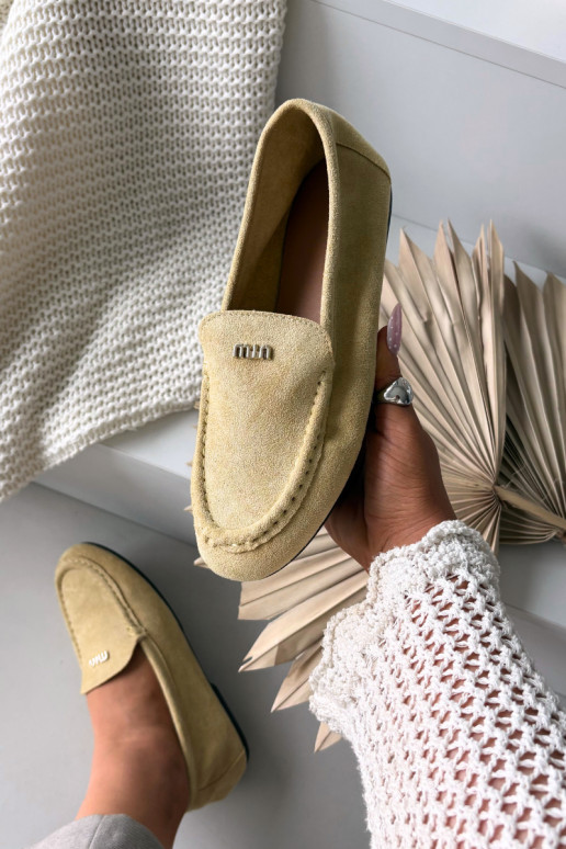 Mocassins amarelos femininos com detalhes dourados Sarivelle