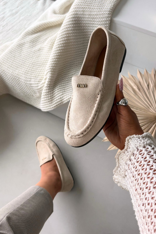 Mocassins beiges femininos com detalhes dourados Sarivelle