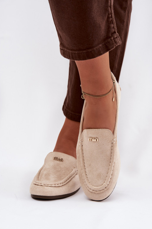 Mocassins beiges femininos com detalhes dourados Sarivelle