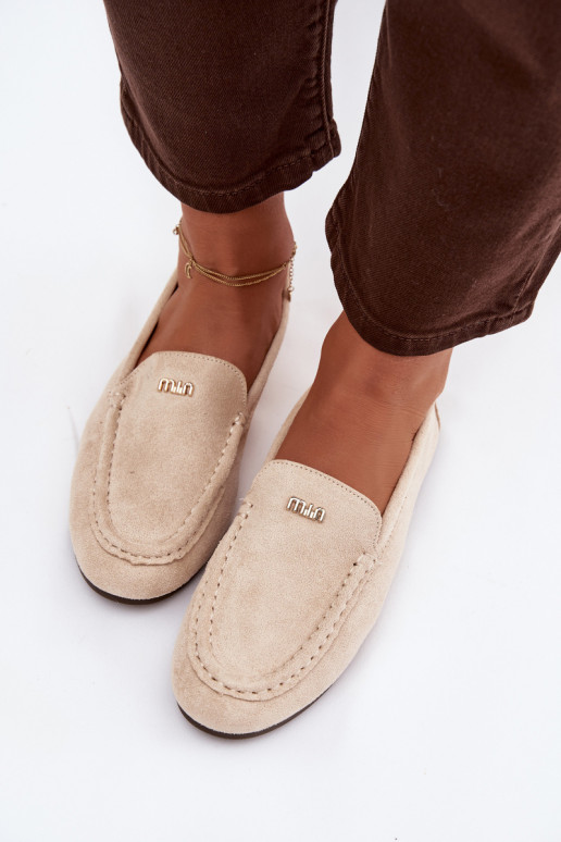 Mocassins beiges femininos com detalhes dourados Sarivelle