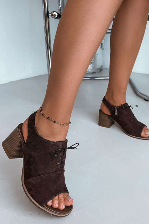 Sapatos de salto elegantes em couro com detalhes estilosos Zazoo 40523 na cor chocolate