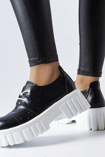 Mocassins chunky perfurados pretos Camus