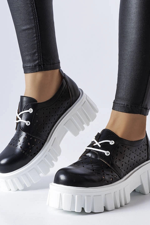 Mocassins chunky perfurados pretos Camus