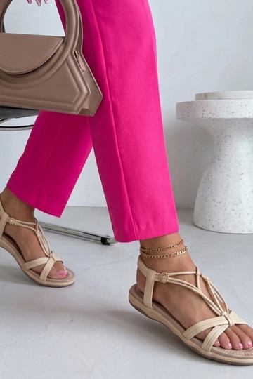 Sandálias de cor areia slip-on com strass Moa