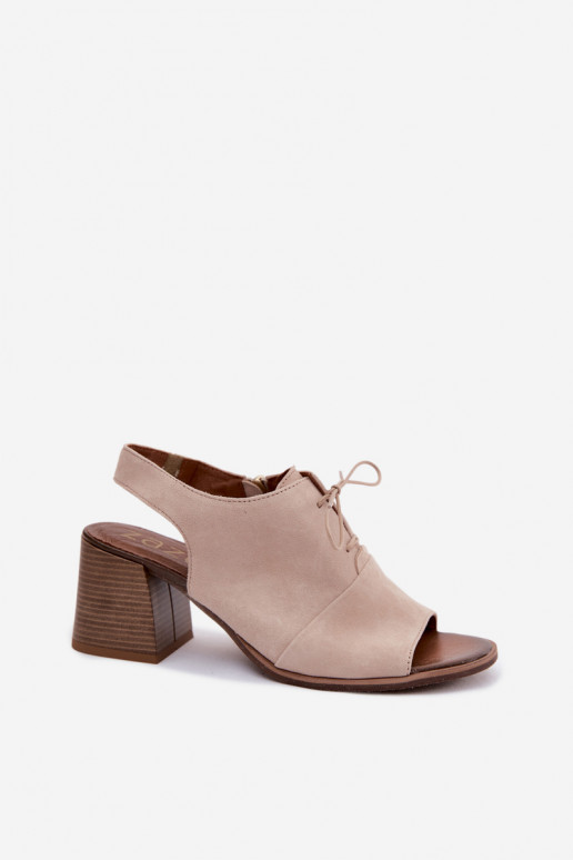 Sapatos de salto alto elegantes em camurça marfim com detalhes elegantes Zazoo 40523