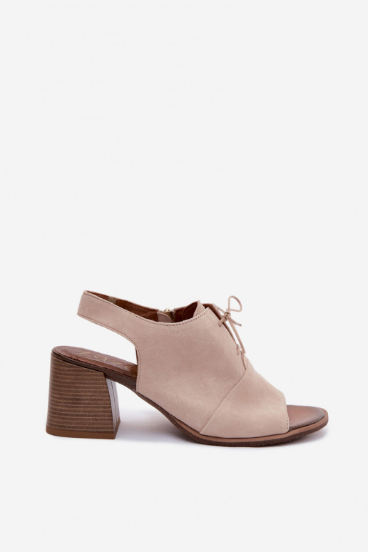 Sapatos de salto alto elegantes em camurça marfim com detalhes elegantes Zazoo 40523