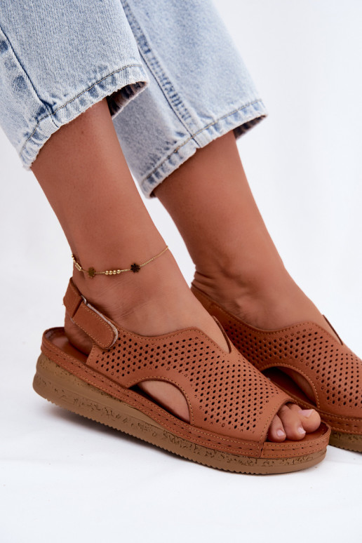 Sandálias femininas castanhas perfuradas com plataforma Tai turiciejka L4494-29