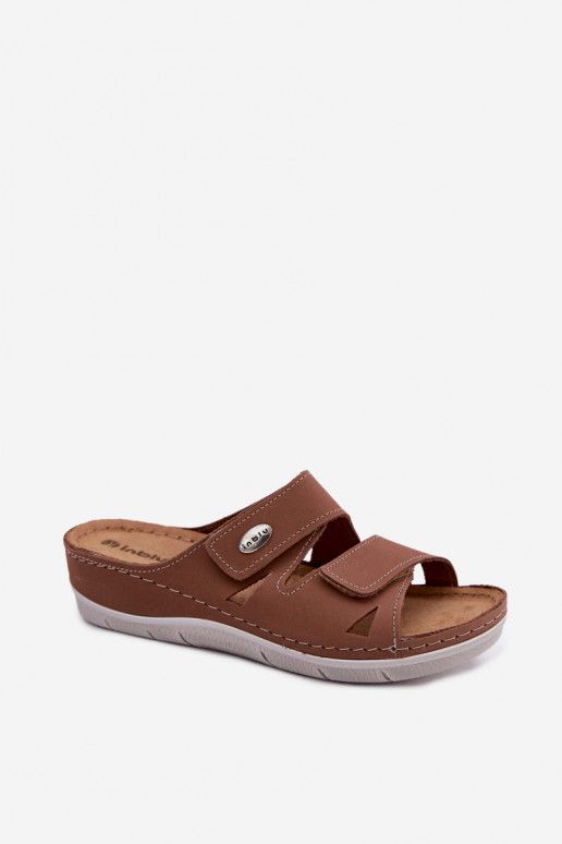 Chinelos de couro femininos marrons com fechos adesivos Inblu OE0001GU