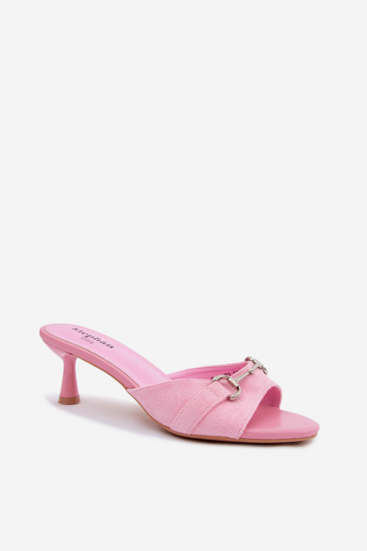Chinelos femininos com salto fino e detalhes elegantes em rosa Poppia