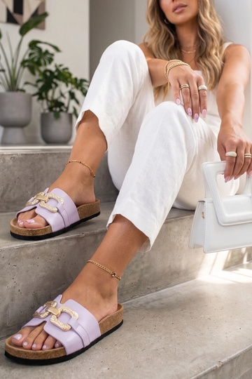 Tamancos roxos com fivela decorativa Rachele