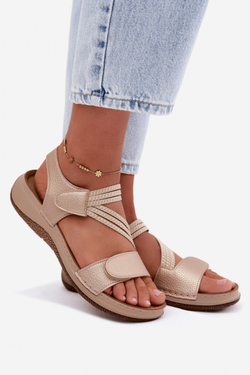 Sandálias douradas femininas com tiras elásticas