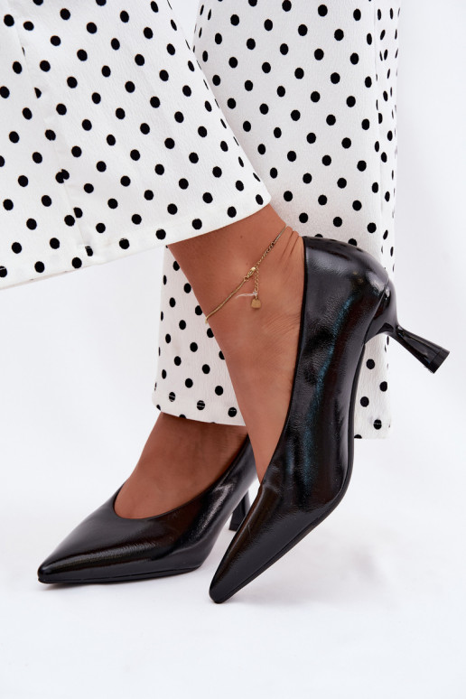 Sapatos pontudos com saltos em preto Silenta