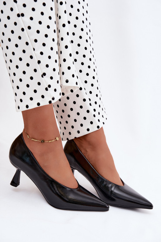 Sapatos pontudos com saltos em preto Silenta