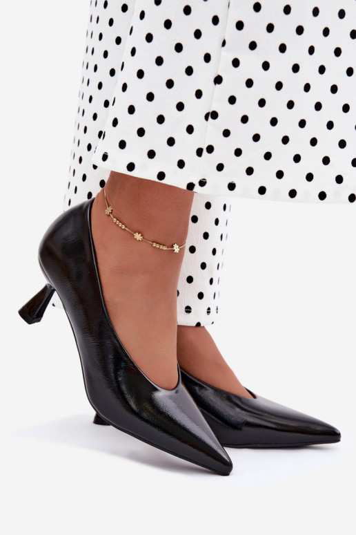 Sapatos pontudos com saltos em preto Silenta