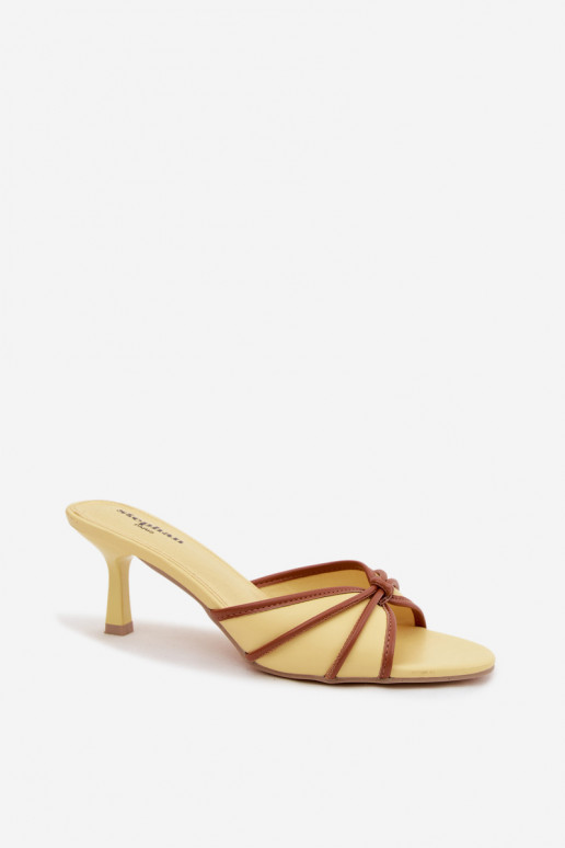 Chinelos femininos com saltos finos em couro sintético amarelo Orchidia