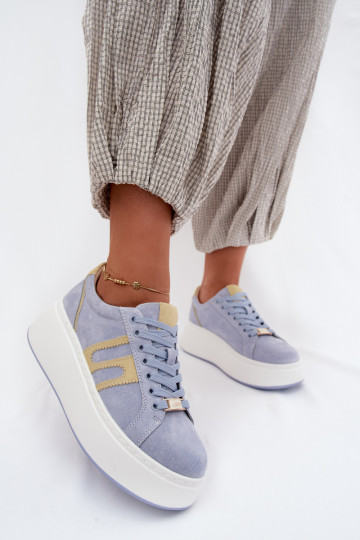 À modalo de tênis Feminino com uma plataforma camurça naturaloParaa cor azul Salima