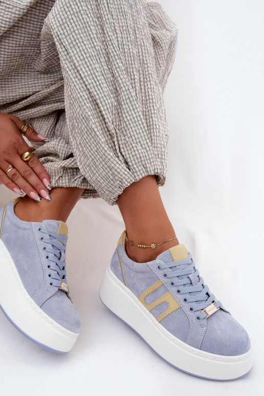 À modalo de tênis Feminino com uma plataforma camurça naturaloParaa cor azul Salima