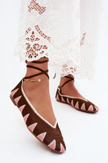Ballerinas de crochê com detalhes elegantes em marrom escuro Astera