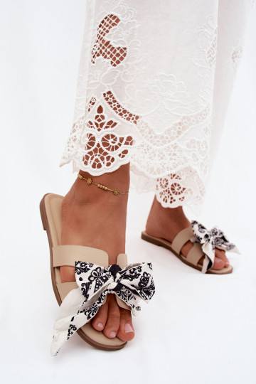 Chinelos femininos com saltos largos e laços em areia Caprissa 2
