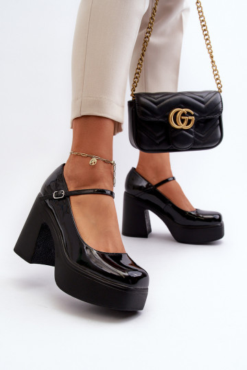 Sapatos pretos femininos com efeito envernizado e plataforma Big Star NN274004