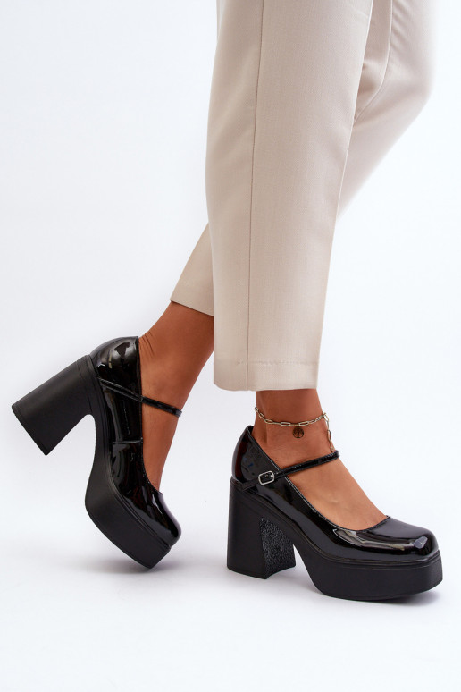 Sapatos pretos femininos com efeito envernizado e plataforma Big Star NN274004
