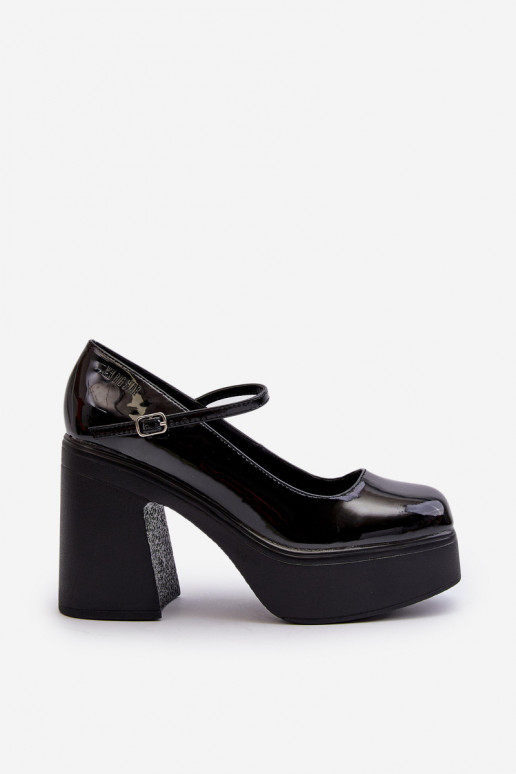 Sapatos pretos femininos com efeito envernizado e plataforma Big Star NN274004