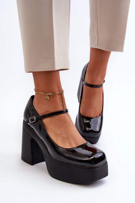 Sapatos pretos femininos com efeito envernizado e plataforma Big Star NN274004