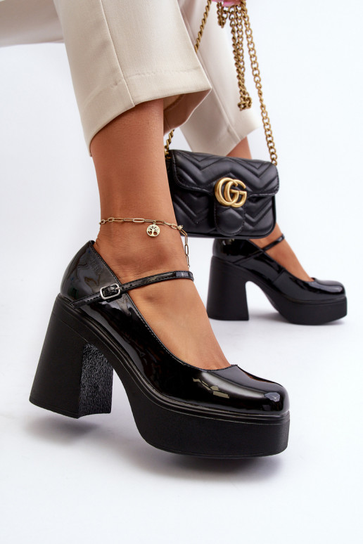 Sapatos pretos femininos com efeito envernizado e plataforma Big Star NN274004