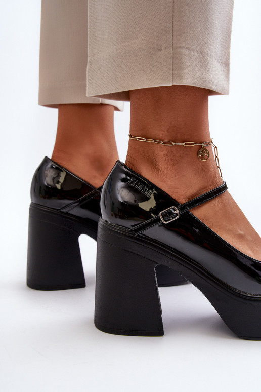 Sapatos pretos femininos com efeito envernizado e plataforma Big Star NN274004